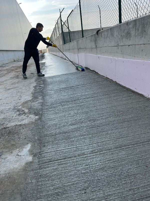 Saha betonu döküm çalışması