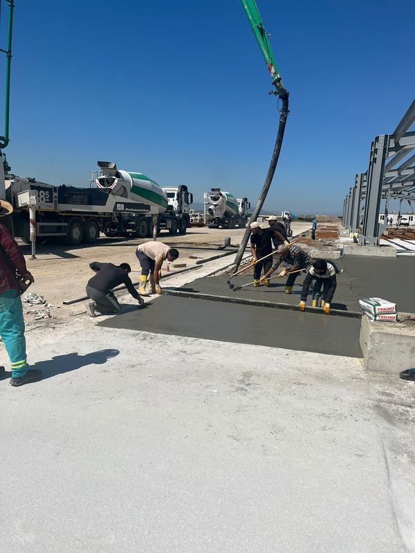 Saha betonu döküm çalışması