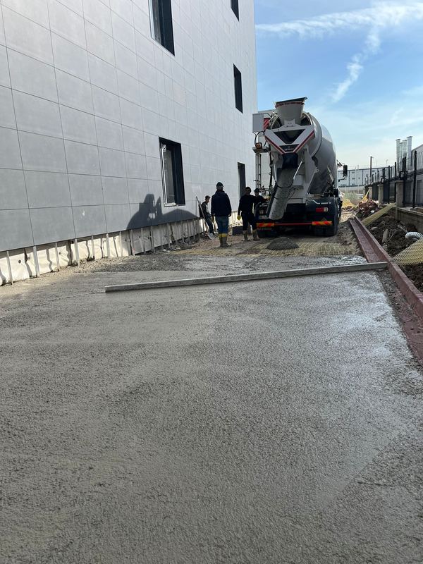 Saha betonu döküm çalışması