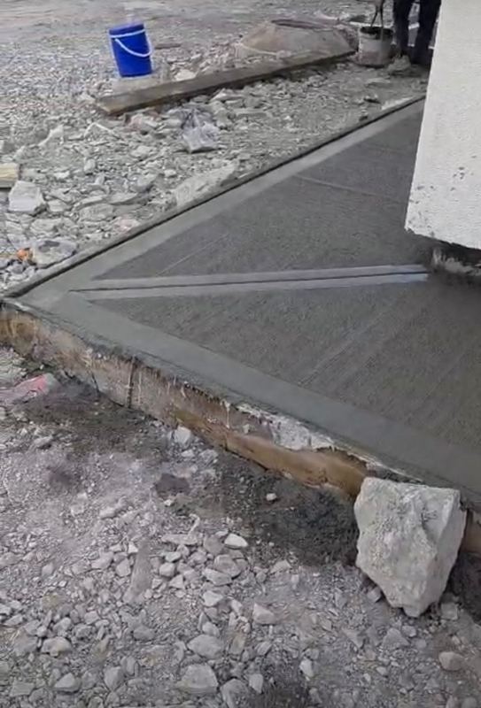 Saha ve zemin betonu dökümü