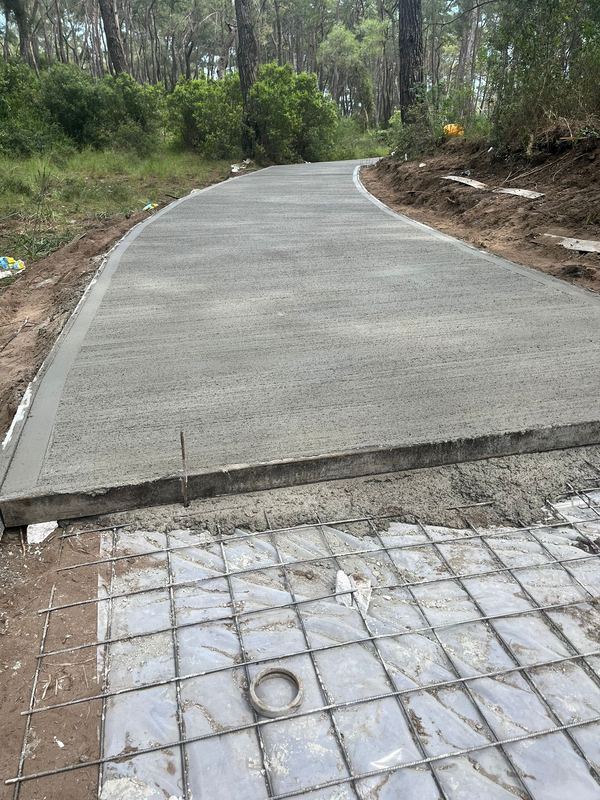 Saha ve zemin betonu dökümü