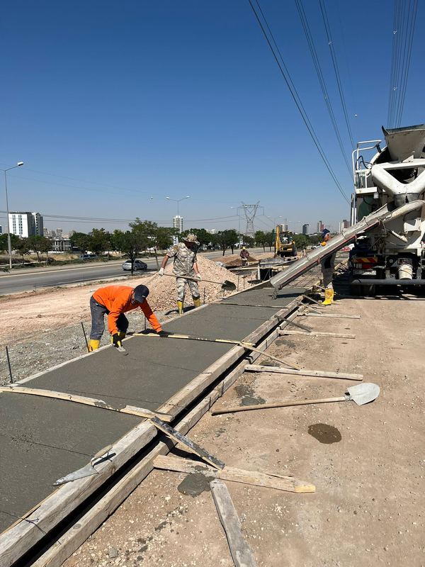 Saha ve zemin betonu dökümü